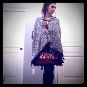 Over the shoulder hooded shaw